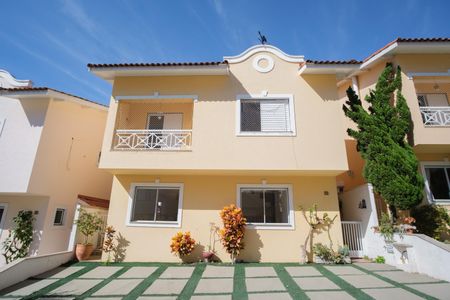 Casa de condomínio à venda com 290m², 5 quartos e 4 vagasFachada