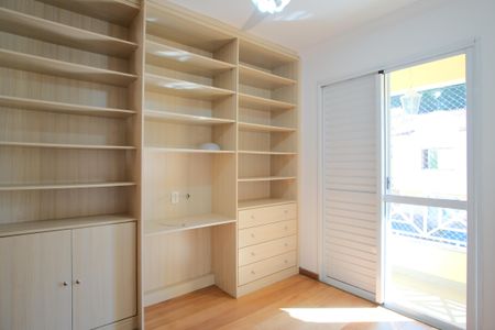 Casa de condomínio à venda com 290m², 5 quartos e 4 vagasQuarto 2