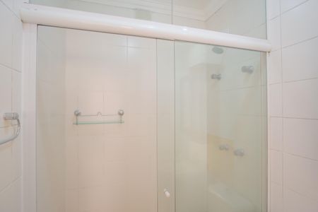 Casa de condomínio à venda com 290m², 5 quartos e 4 vagasBanheiro Social