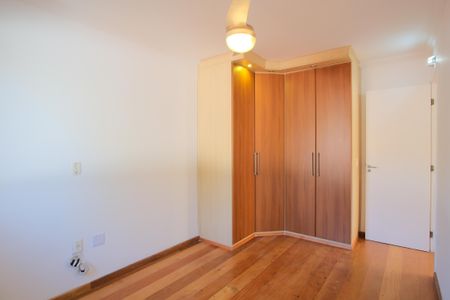 Casa de condomínio à venda com 290m², 5 quartos e 4 vagasSuíte 3