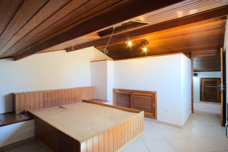 Casa de condomínio à venda com 290m², 5 quartos e 4 vagasQuarto 6