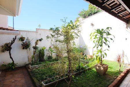 Casa de condomínio à venda com 290m², 5 quartos e 4 vagasQuintal