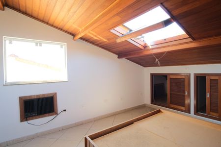 Casa de condomínio à venda com 290m², 5 quartos e 4 vagasQuarto 6