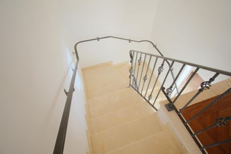 Casa de condomínio à venda com 290m², 5 quartos e 4 vagasEscada