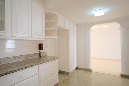 Casa de condomínio à venda com 290m², 5 quartos e 4 vagasCozinha