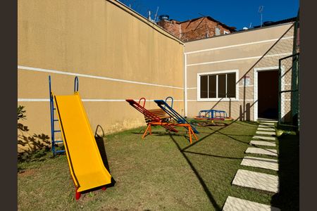 Casa de condomínio à venda com 83m², 3 quartos e 2 vagasArea Comum - Playground