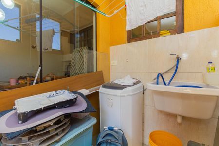 Casa à venda com 160m², 6 quartos e 2 vagasCasa 2: Área de Serviço