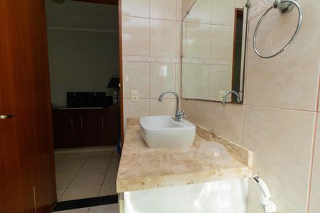 Casa à venda com 160m², 6 quartos e 2 vagasCasa 2: Banheiro Social 2