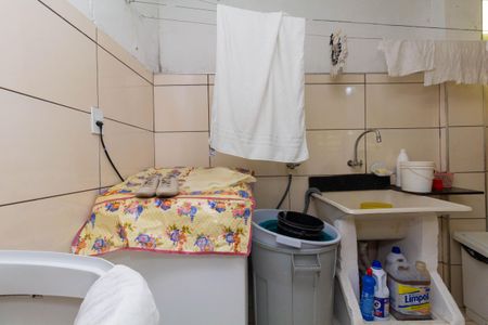 Casa à venda com 160m², 6 quartos e 2 vagasCasa 1: Área de Serviço