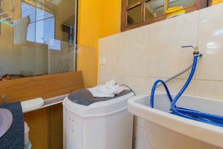 Casa à venda com 160m², 6 quartos e 2 vagasCasa 2: Área de Serviço