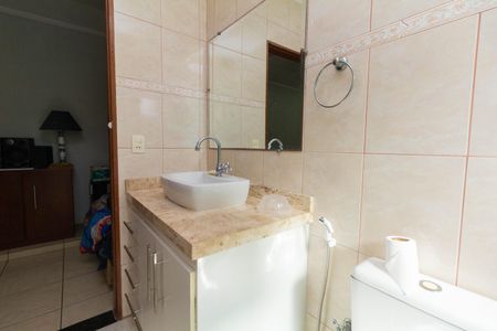 Casa à venda com 160m², 6 quartos e 2 vagasCasa 2: Banheiro Social 2