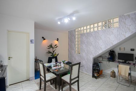 Casa para alugar com 154m², 4 quartos e 4 vagas Casa para alugar com 154m², 4 quartos e 4 vagasSala