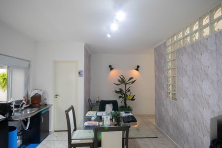 Casa para alugar com 154m², 4 quartos e 4 vagas Casa para alugar com 154m², 4 quartos e 4 vagasSala