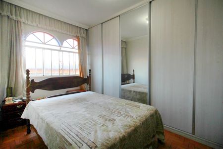 Casa à venda com 508m², 4 quartos e 2 vagasQuarto 8