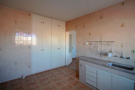 Casa à venda com 508m², 4 quartos e 2 vagasCozinha 2