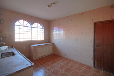 Casa à venda com 508m², 4 quartos e 2 vagasCozinha 2