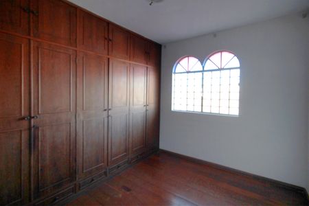 Casa à venda com 508m², 4 quartos e 2 vagasQuarto 4