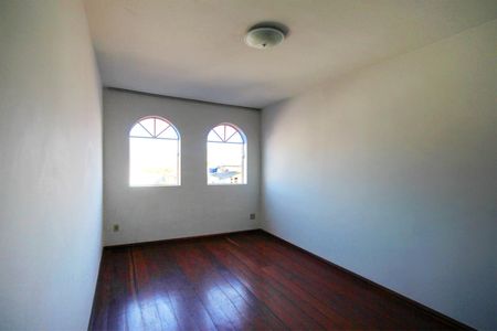 Casa à venda com 508m², 4 quartos e 2 vagasQuarto 6