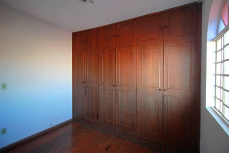 Casa à venda com 508m², 4 quartos e 2 vagasQuarto 4