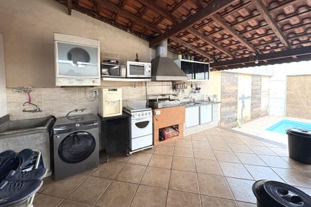 Casa à venda com 240m², 3 quartos e 3 vagasÁrea de Serviço