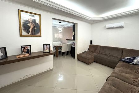 Casa à venda com 240m², 3 quartos e 3 vagasSala