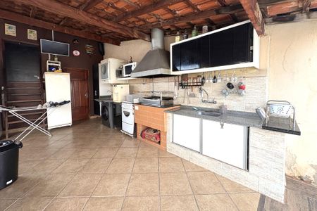 Casa à venda com 240m², 3 quartos e 3 vagasChurrasqueira e Área de Serviço