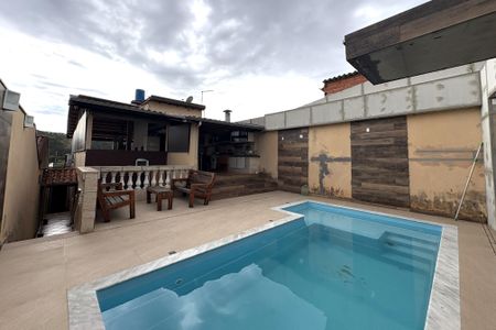 Casa à venda com 240m², 3 quartos e 3 vagasQuintal