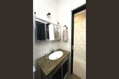 Casa à venda com 240m², 3 quartos e 3 vagasBanheiro 2