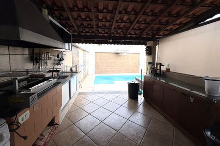 Casa à venda com 240m², 3 quartos e 3 vagasChurrasqueira e Área de Serviço