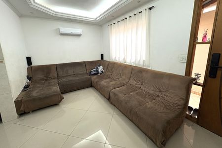 Casa à venda com 240m², 3 quartos e 3 vagasSala