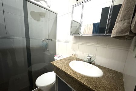 Casa à venda com 240m², 3 quartos e 3 vagasBanheiro 2