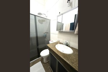 Casa à venda com 240m², 3 quartos e 3 vagasBanheiro 2