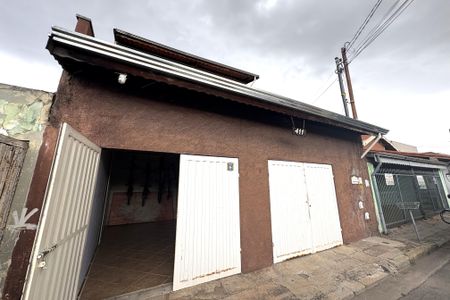 Casa à venda com 240m², 3 quartos e 3 vagasFachada