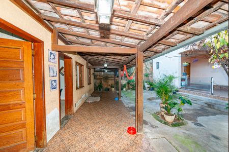 Casa à venda com 374m², 3 quartos e 1 vaga Casa à venda com 374m², 3 quartos e 1 vagaVaranda Quintal