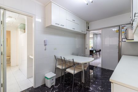 Apartamento à venda com 109m², 2 quartos e 2 vagasCozinha
