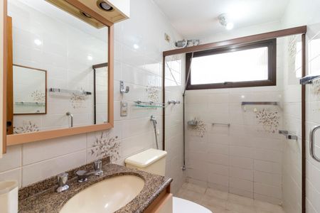 Apartamento à venda com 100m², 2 quartos e 2 vagas Apartamento à venda com 100m², 2 quartos e 2 vagasBanheiro da Suíte