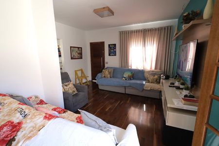 Casa à venda com 87m², 2 quartos e 2 vagasSala