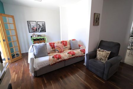 Casa à venda com 87m², 2 quartos e 2 vagasSala