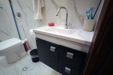 Casa à venda com 87m², 2 quartos e 2 vagasBanheiro