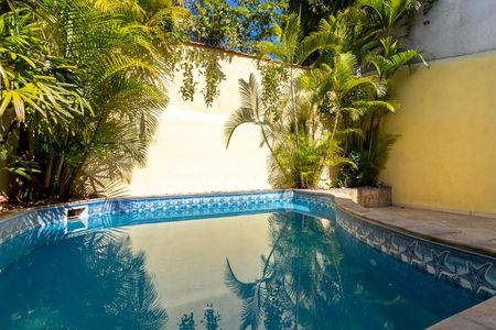 Casa à venda com 230m², 4 quartos e 3 vagasPiscina