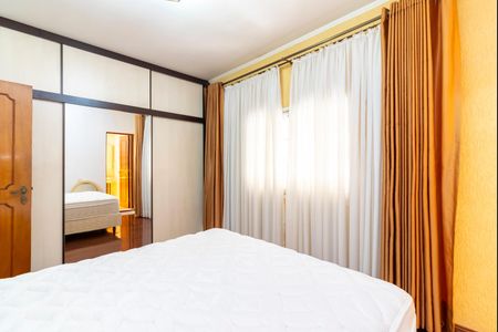 Casa à venda com 230m², 4 quartos e 3 vagasSuíte 1