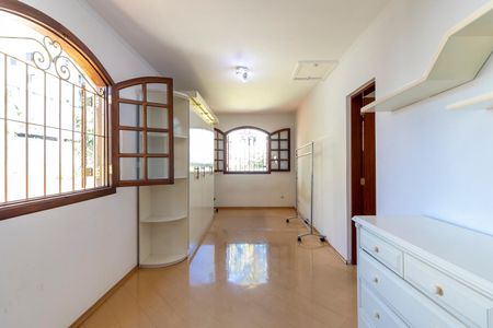 Casa à venda com 230m², 4 quartos e 3 vagasSuíte 2