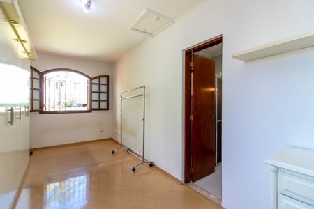 Casa à venda com 230m², 4 quartos e 3 vagasSuíte 2