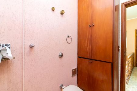 Casa à venda com 230m², 4 quartos e 3 vagasBanheiro 