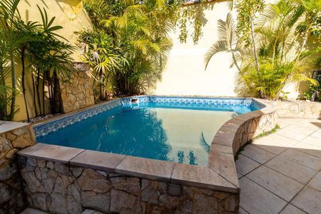 Casa à venda com 230m², 4 quartos e 3 vagasPiscina