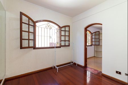 Casa à venda com 230m², 4 quartos e 3 vagasSuíte 2