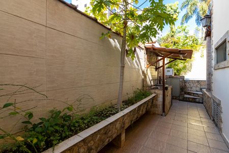 Casa à venda com 230m², 4 quartos e 3 vagasChurrasqueira