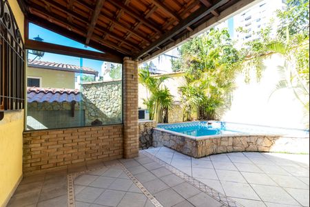 Casa à venda com 230m², 4 quartos e 3 vagasQuintal