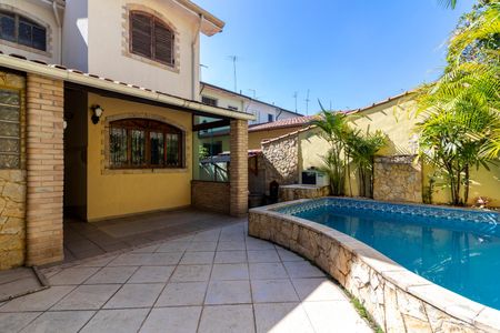 Casa à venda com 230m², 4 quartos e 3 vagasPiscina
