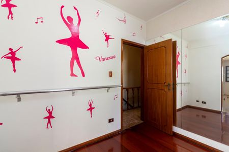 Casa à venda com 230m², 4 quartos e 3 vagasSuíte 2